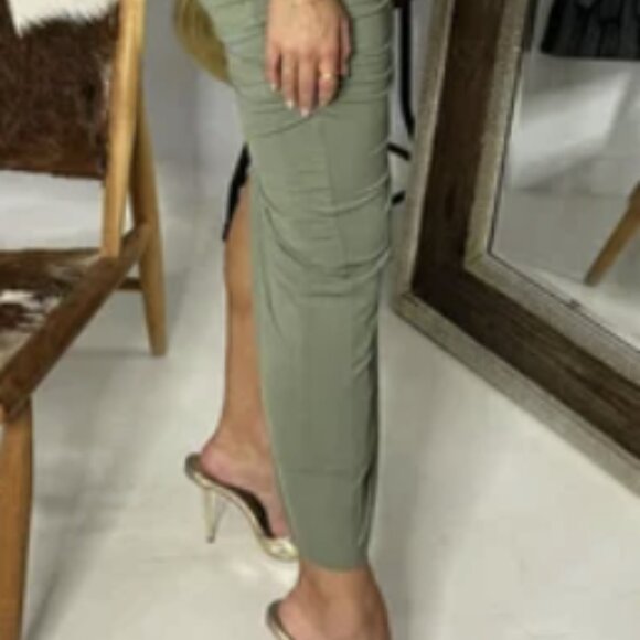 Shiki Light Khaki Off-The-Shoulder Draped Midi Dress – Size 42 (From Italy) - Picture 5 of 6